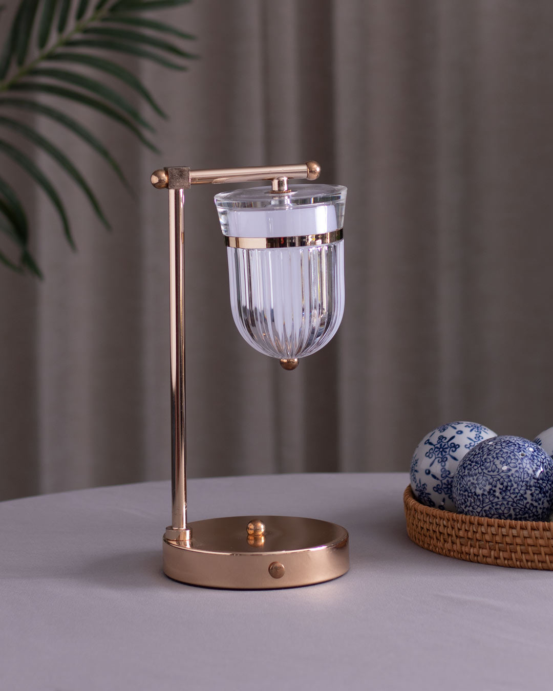 Sparkling Beauty: Crystal Table Lamp